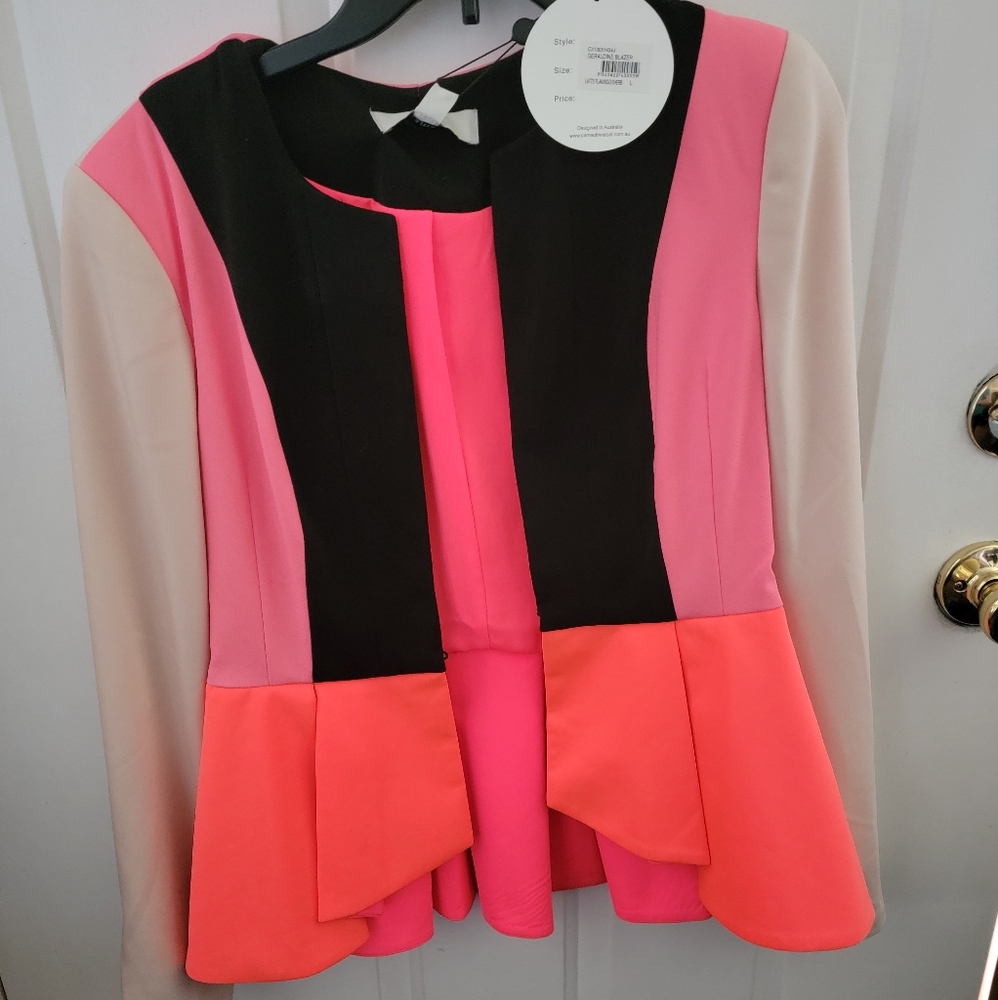 - Cameo blazer jacket L fits like a medium.